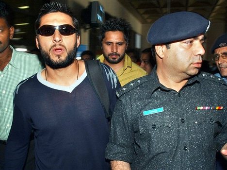 Former Pakistan captain Shahid Afridi rushes home to ailing father