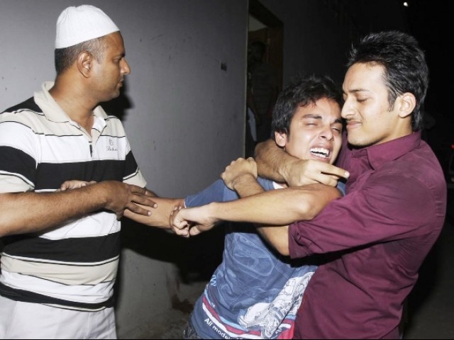 Karachi Violence relatives mourn death of family murder