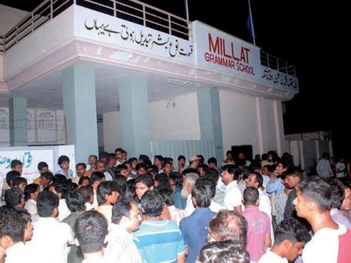 School bus crash kills 37 Students in Kallar Kahar