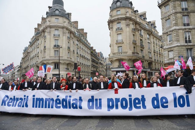 Gay marriage foes stage last-ditch protest in Paris