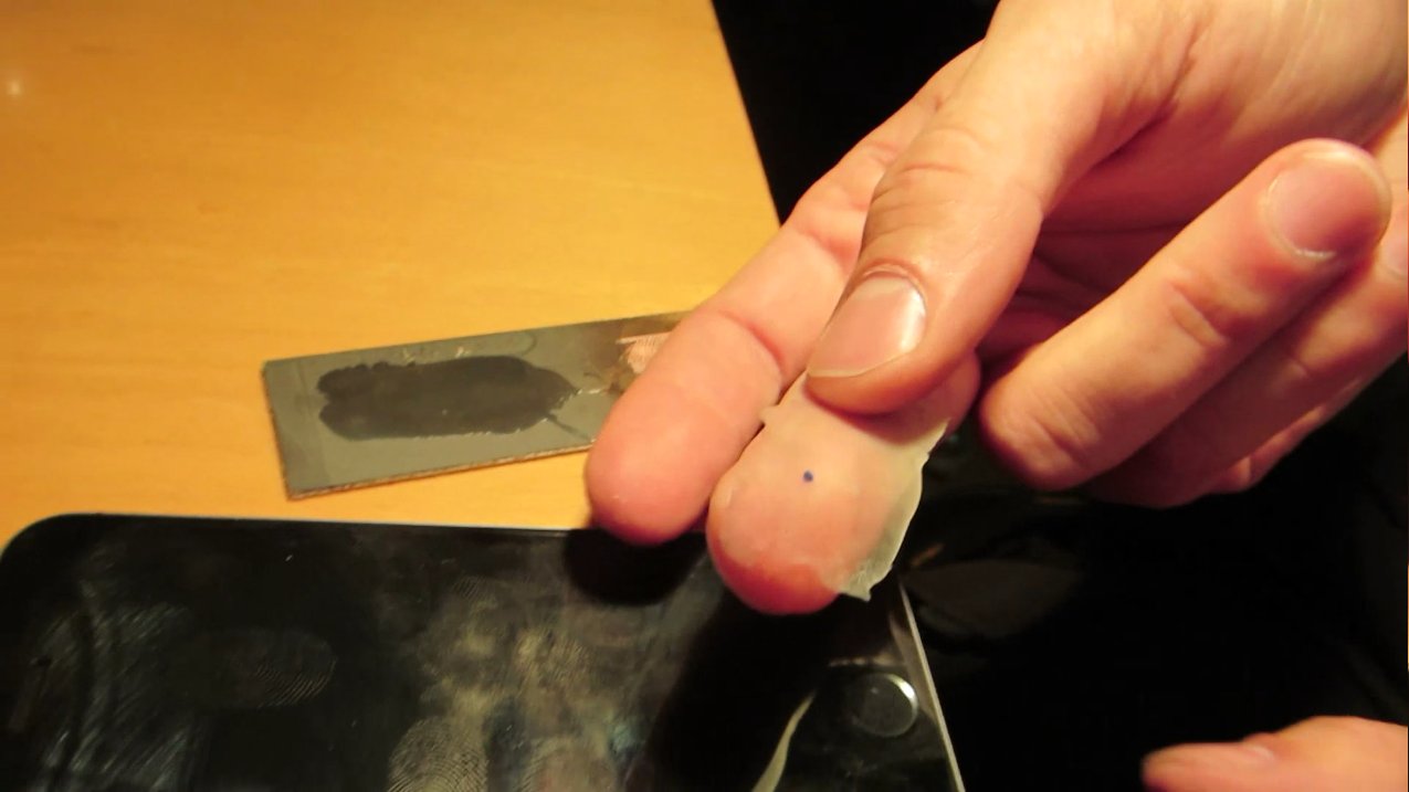 Apple iPhone 5s fingerprint sensor hacked by Chaos Computer Club