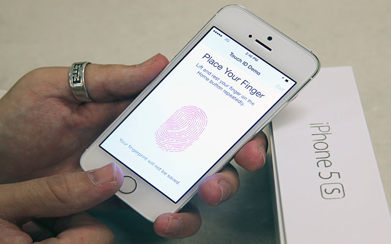 Hackers offered reward to crack Apple iPhone 5s fingerprint security