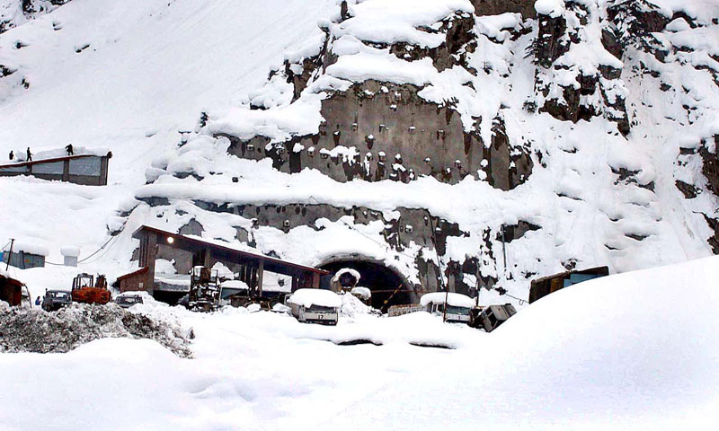 Chitral Heavy snowfall leads to closure of Lowari tunnel