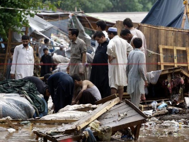 Heavy storms in Peshawar kills 16, injured 82