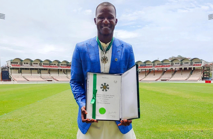 Darren Sammy receives Sitara-e-Pakistan award