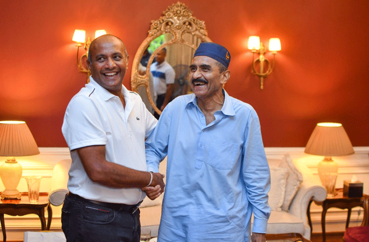 Sri Lanka Women’s team coach Hashan meets Javed Miandad