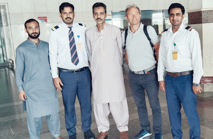 Dutch Hockey coach Oltmans lands in Pakistan for coaching children