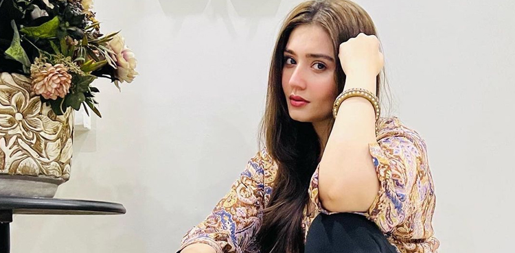 Dur-e-Fishan Saleem awes social media with her latest pictures