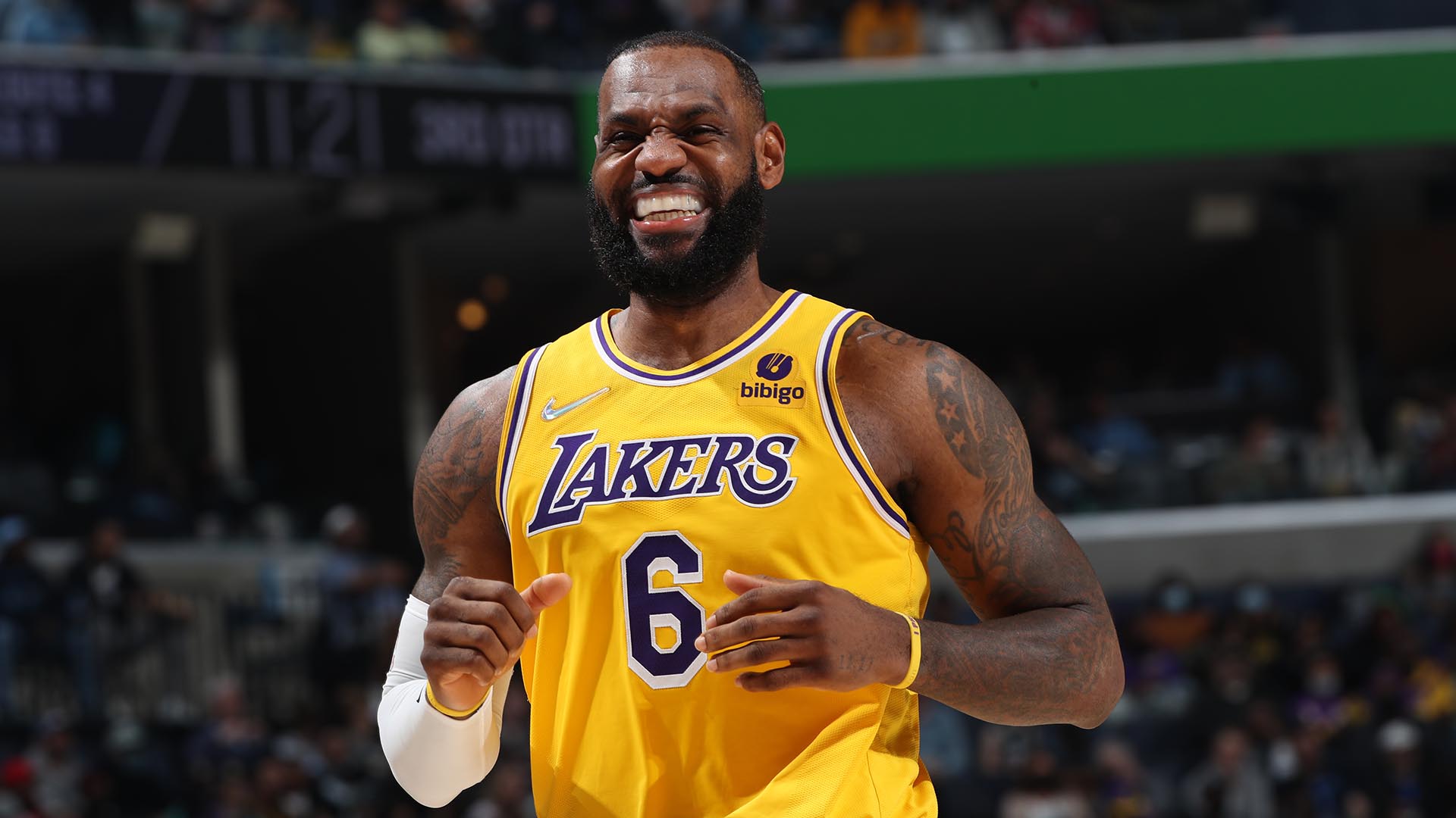 LeBron James agrees to 2-year contract extension with Los Angeles Lakers