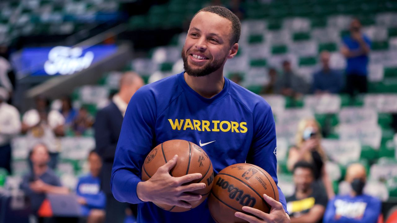 WATCH: Stephen Curry and the Warriors discuss best burgers in town with DeMarcus Cousins chipping in too