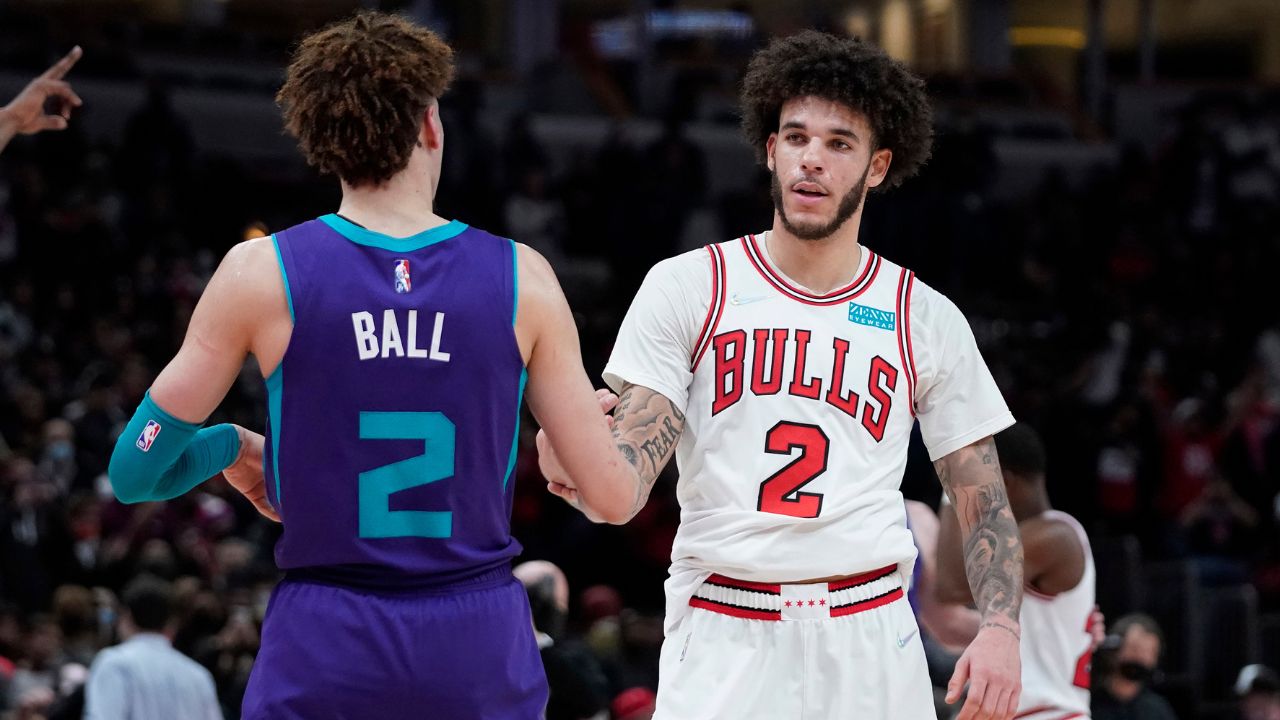 "I swear you're the ugliest, LaMelo Ball!": Lonzo Ball hilariously went off at his in clip showing off typical day in the Ball household