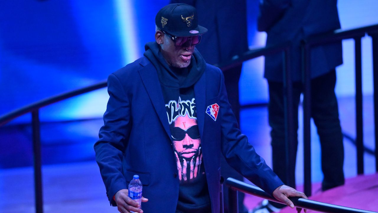 Bulls bad boy $500,000 Dennis Rodman took Carmen Electra on a life-threatening first date