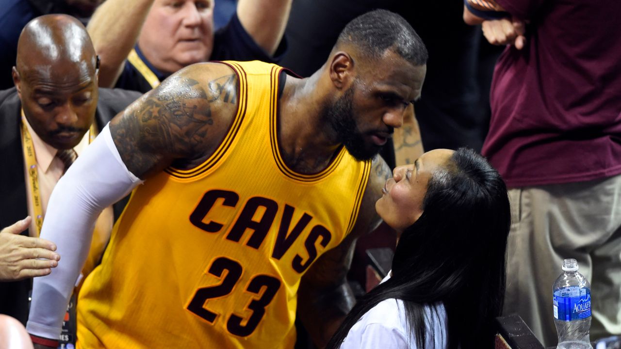 “I’d Punch My Mom for Wearing a Clippers Jersey”: LeBron James’ Words on Gloria James Come Out All Wrong Amidst Draymond Green Fiasco