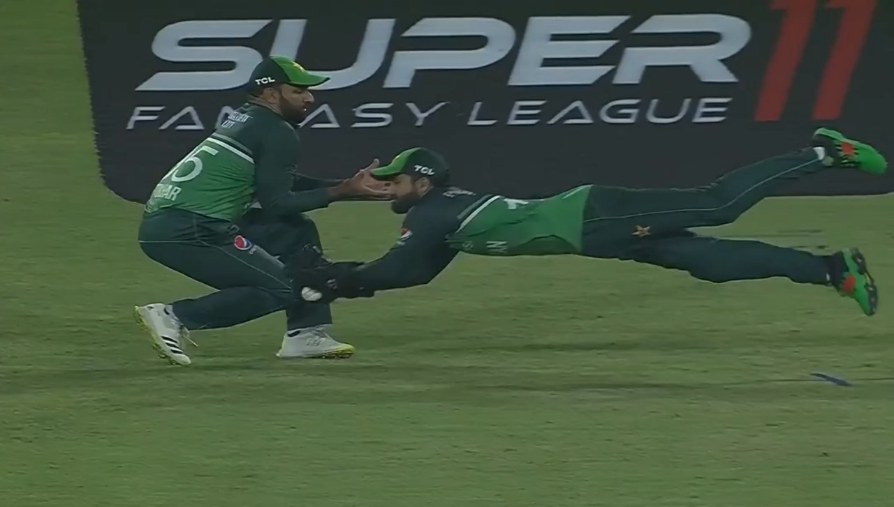 Mohammad Rizwan takes a Stunner in Asia Cup Opening Clash