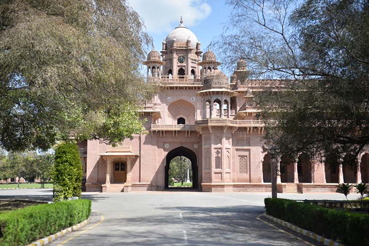Aitchison College principal resigns over fine waiver dispute 

