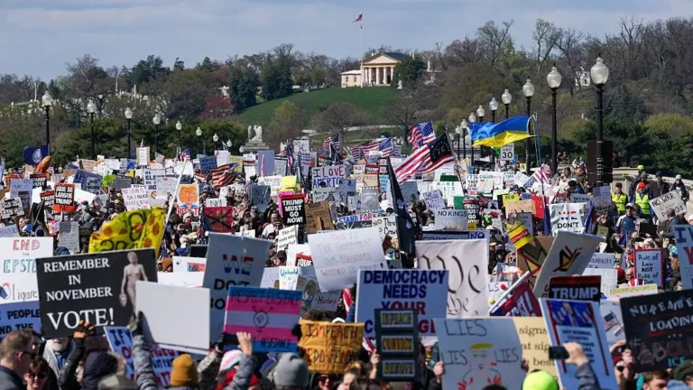 Millions turn out for “No Kings” rallies held worldwide to protest against Trump