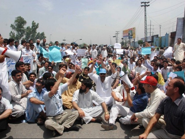 Letest News: Police Open Fire at Young Doctors in Quetta, 3 Doctors Injured